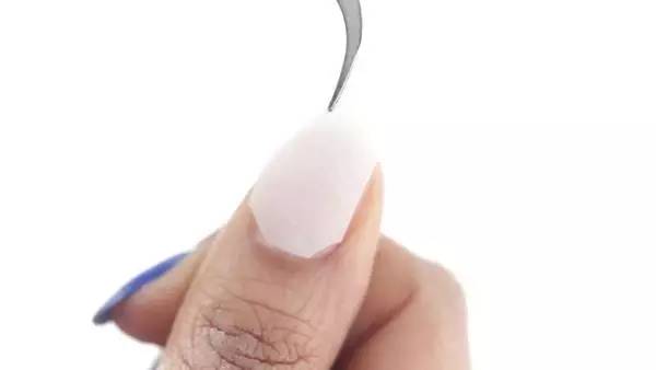 指甲从根部断裂去除断甲,指甲断裂在家自己怎么修补