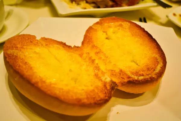 再一次香港｜带着老妈去看花花世界，佐敦觅食，中环闲逛，维港夜游，探索迪士尼的童话天地！