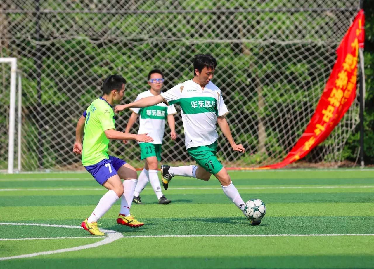 他们上演了一场杭州版实况足球，用爱搭起希望的桥梁！