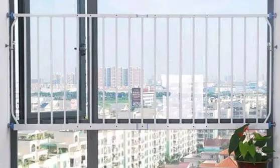 宝宝摔倒磕到头肿起来软软的,宝宝摔倒磕到后脑勺观察多久