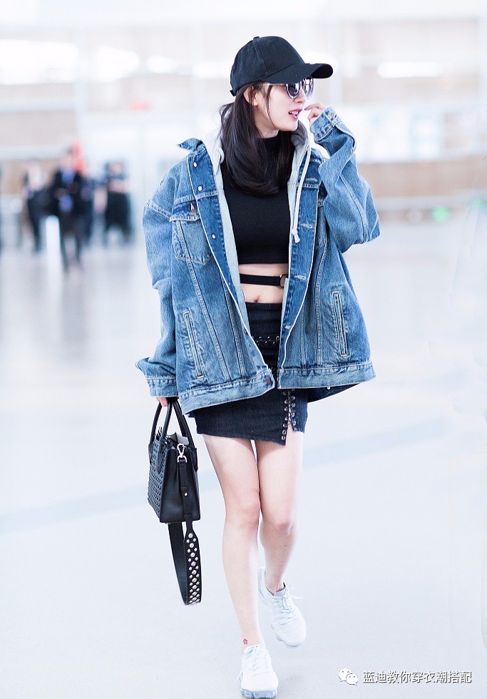 李宇春景甜机场街拍,李宇春吊带裤穿搭图片