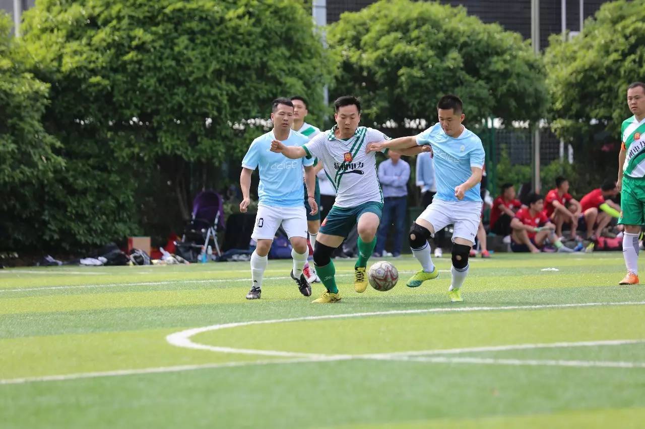 他们上演了一场杭州版实况足球，用爱搭起希望的桥梁！