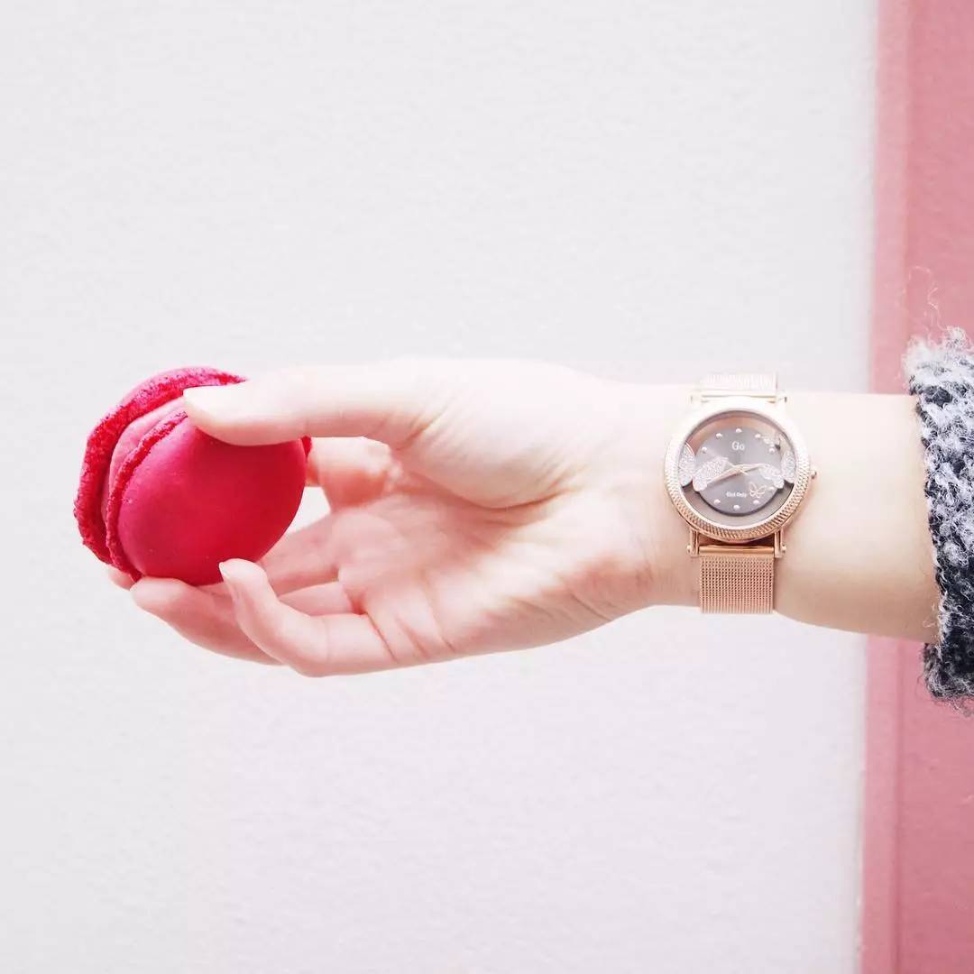 年轻的女人戴什么手表好,年轻人戴什么手表比较好女士