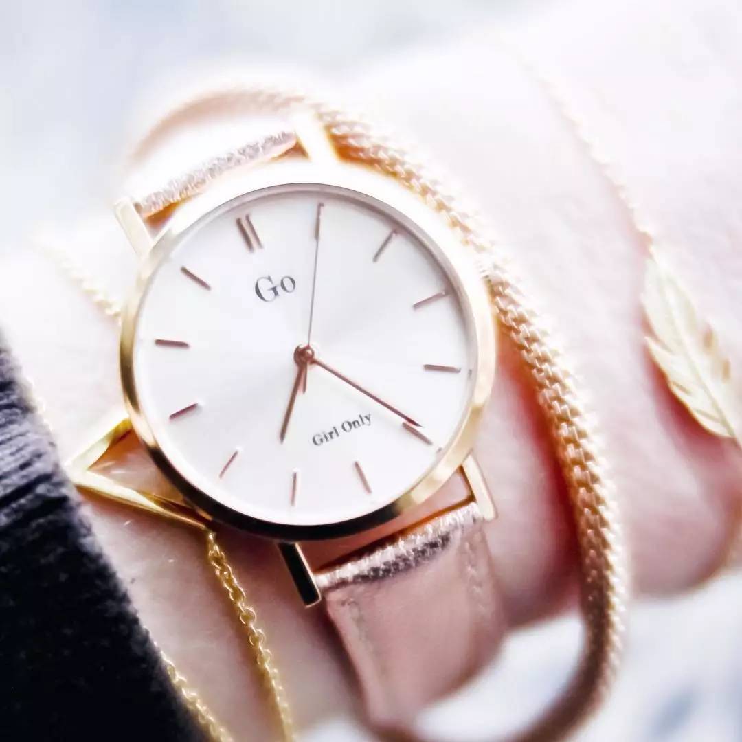 年轻的女人戴什么手表好,年轻人戴什么手表比较好女士