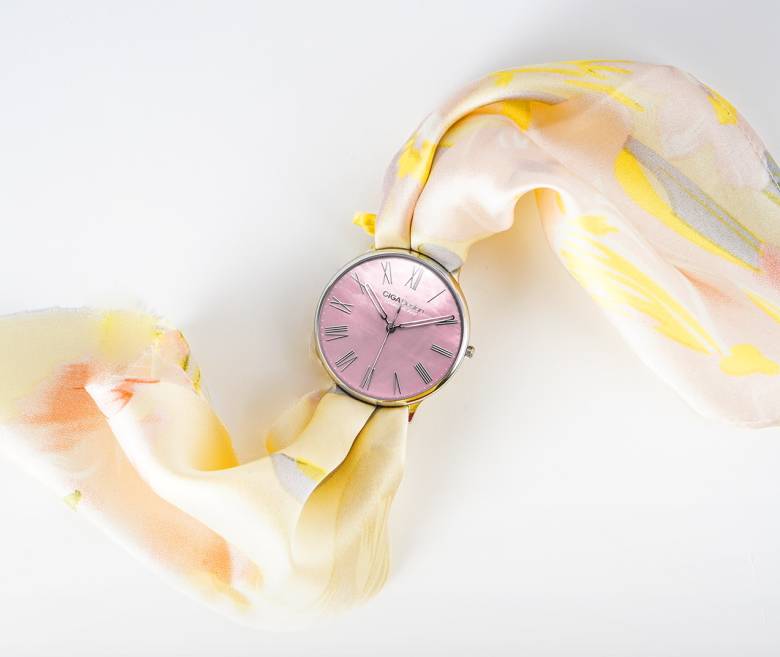 年轻的女人戴什么手表好,年轻人戴什么手表比较好女士