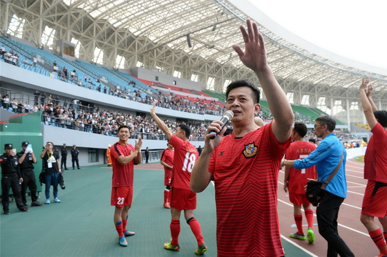 谭咏麟领衔香港明星足球队,谭咏麟香港足球队