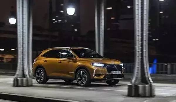 比亚迪上海车展展台人山人海,北京车展国产车展人山人海