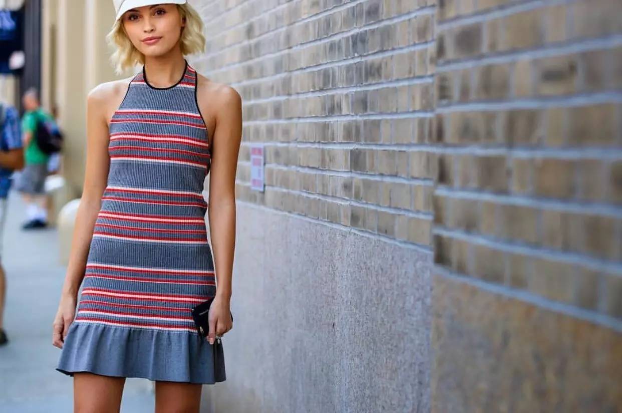 最近杨幂在机场现身变化让人惊讶,杨幂把机场当个人t台秀