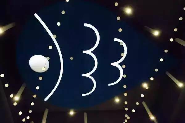 BLUFISH｜他在天津造了这座蓝色的饕餮城堡，只为把青梅竹马的她从巴黎追回来