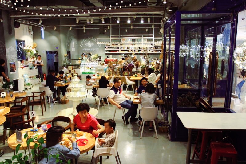 BLUFISH｜他在天津造了这座蓝色的饕餮城堡，只为把青梅竹马的她从巴黎追回来