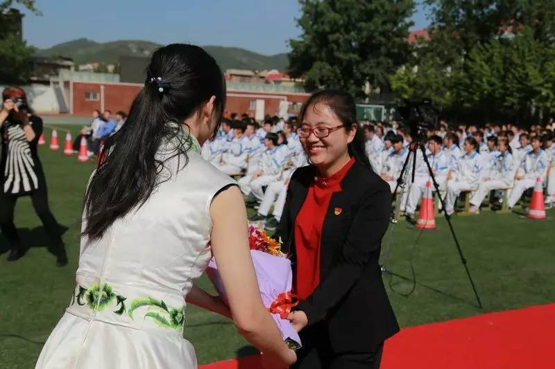 不忘初心青春献党,不忘初心薪火相传是什么意思