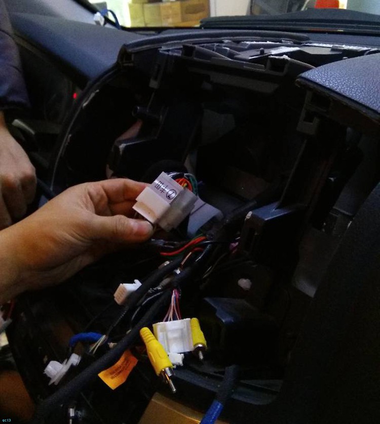 沈阳易阳汽车音响：丰田兰德酷路泽升级8音度DSP，感受极致音质效果！