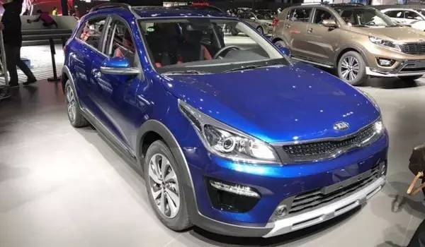 比亚迪上海车展展台人山人海,北京车展国产车展人山人海