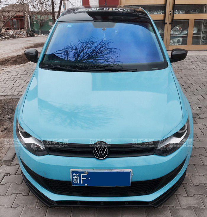 蓝色大众polo改装效果图 (大众polo外观改装案例)