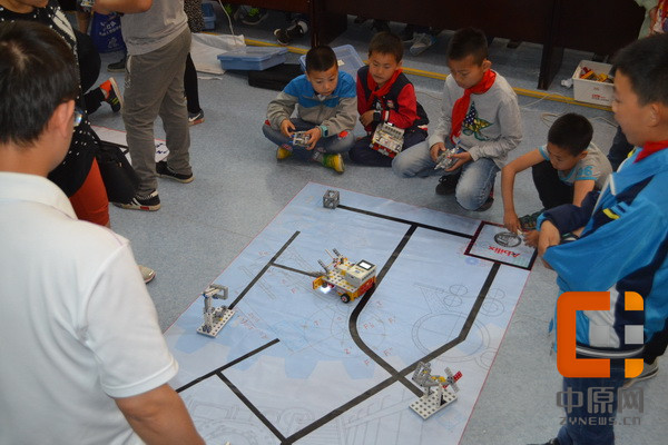惠济区举办2017年青少年机器人社团对抗赛