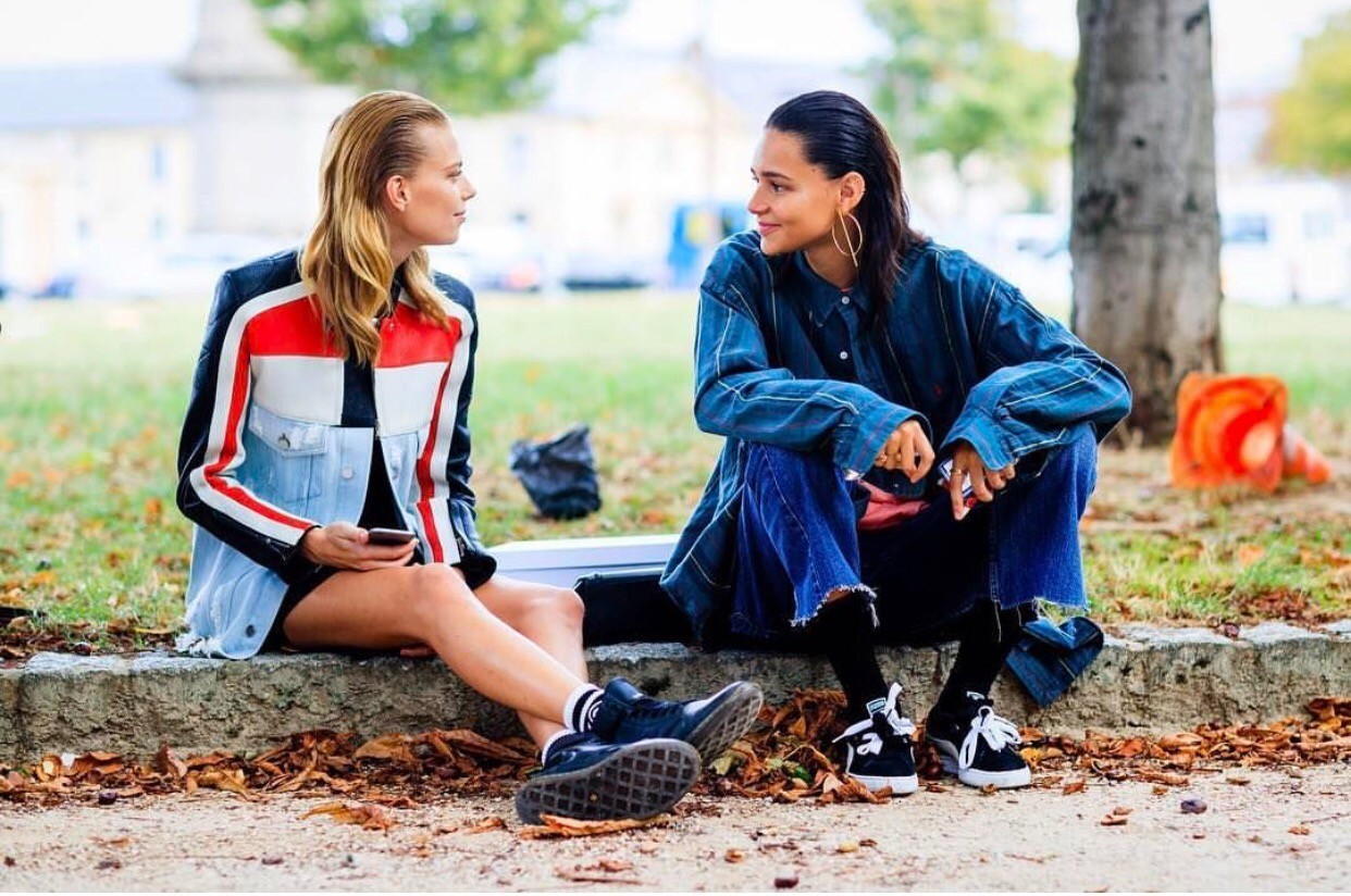 最近杨幂在机场现身变化让人惊讶,杨幂把机场当个人t台秀