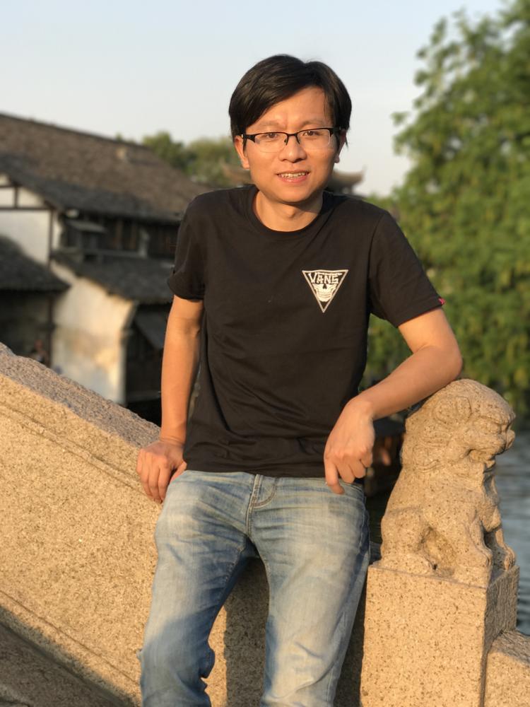 老婆进货苦他融400万做女装批发App买手选款店主拼单月流水过千万