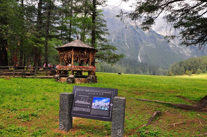 玉龙雪山纳西人心中的神山,玉龙雪山是当地纳西族的神山