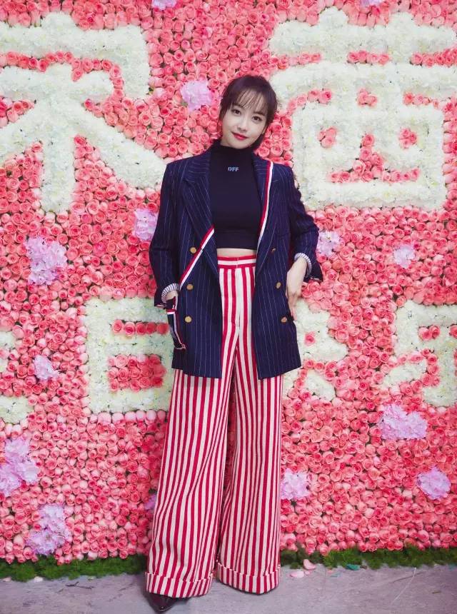 西装+T恤=时髦帅气又有女人味