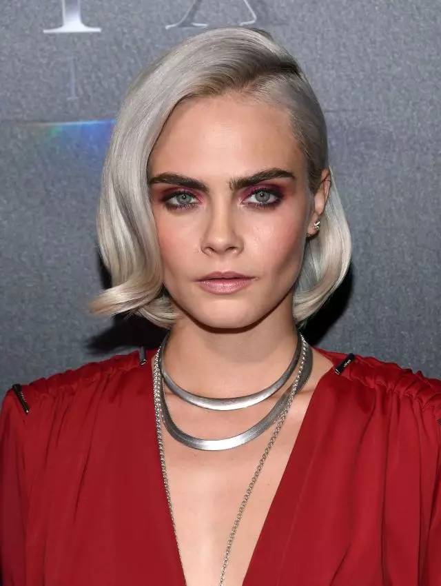 景甜唐嫣的落肩外套助你慵懒过冬 (景甜清冷富贵花妆容)