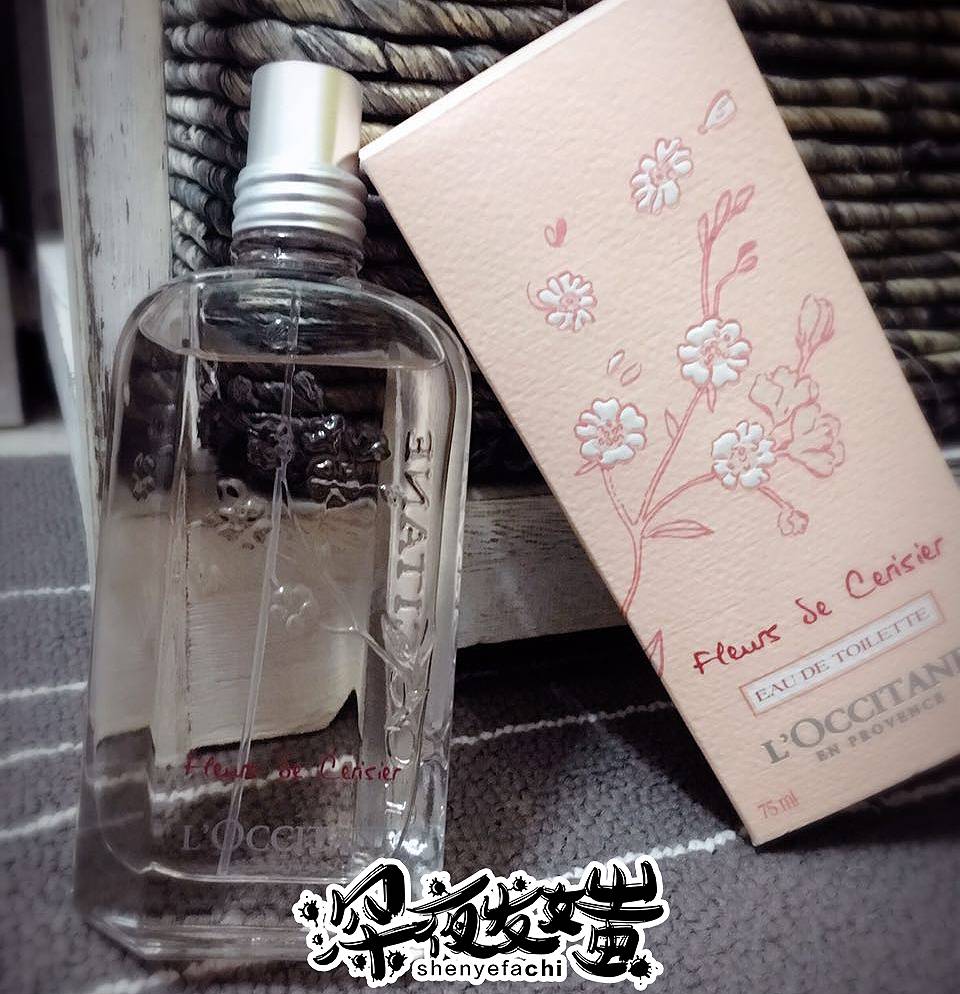 为什么买的香水味道一样的,为什么别人买的香水那么好闻