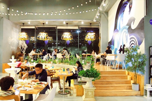 BLUFISH｜他在天津造了这座蓝色的饕餮城堡，只为把青梅竹马的她从巴黎追回来