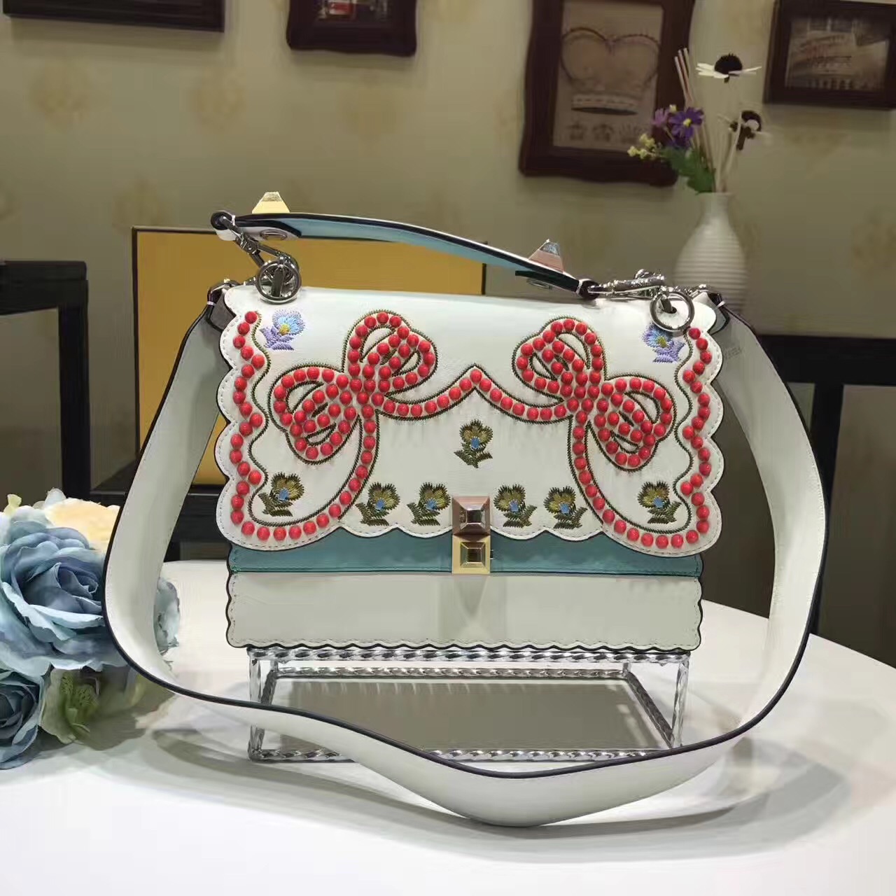 fendi包包最新款,fendi包的经典款