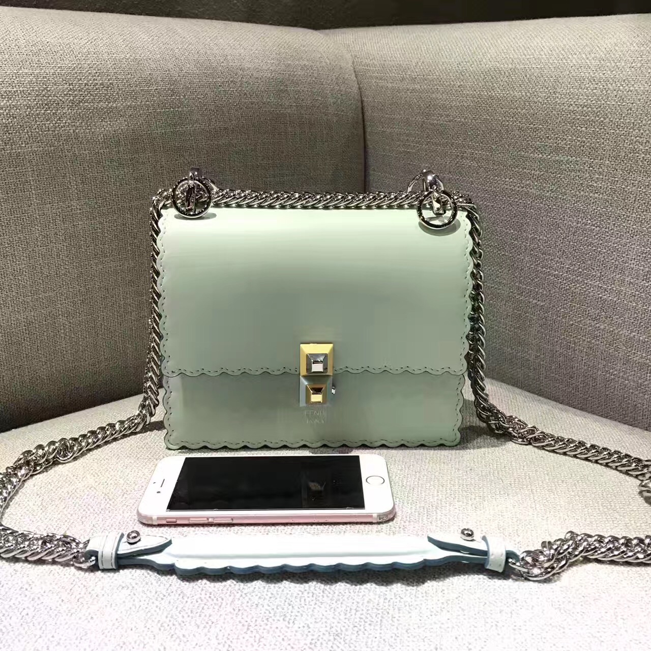 fendi包包最新款,fendi包的经典款