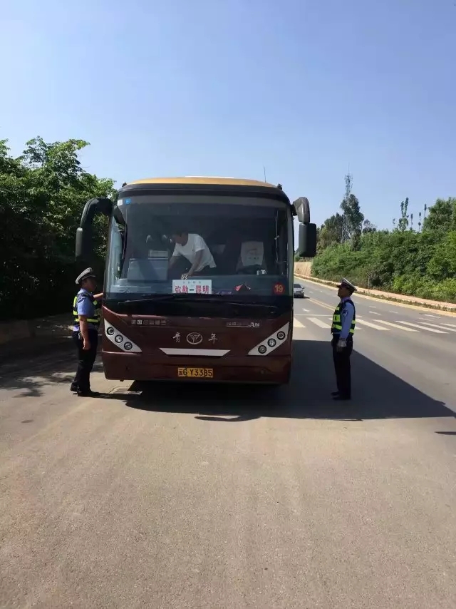 五一交警在岗守护平安路,五一交警在岗守护平安简报