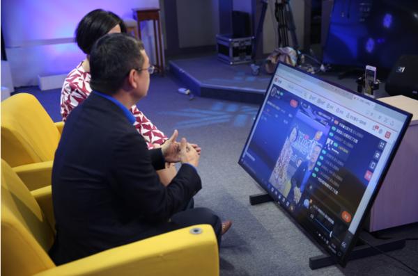 格局商学喻见巴菲特