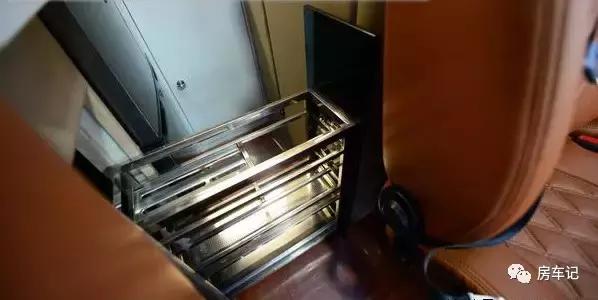 上汽大通v80长轴中顶自动挡房车,2019款大通v80豪哥自动挡房车