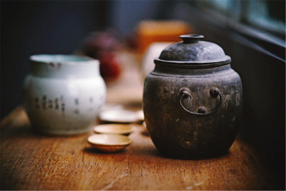 有茶时学佛听禅，有酒时便乘云学仙