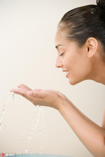 多名大学生惨遭毁容劣质化妆品致皮炎如何应对