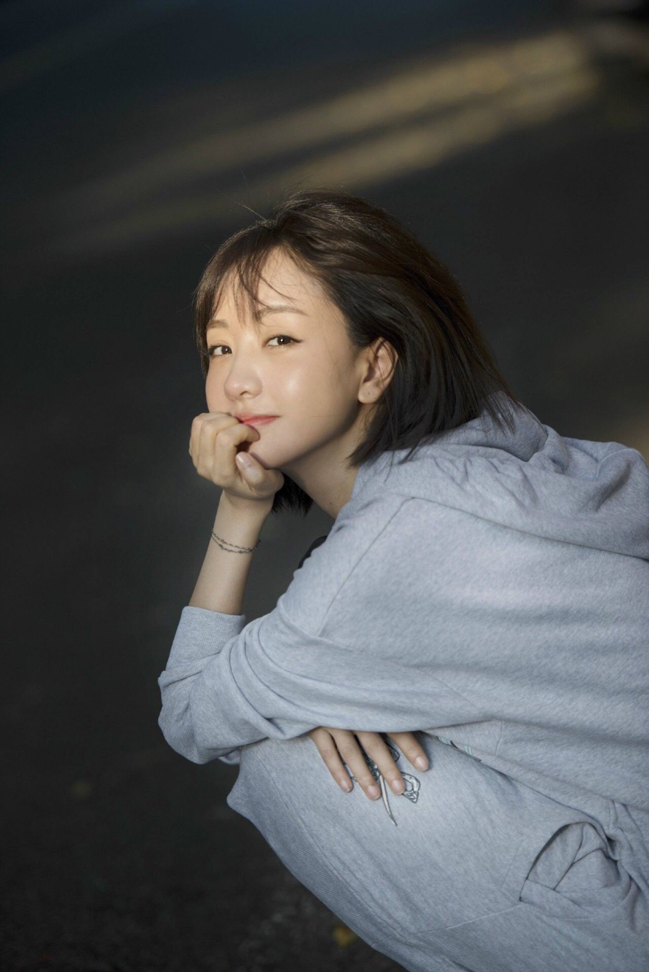 杨蓉短发发型后面效果图,杨蓉短发机场街拍