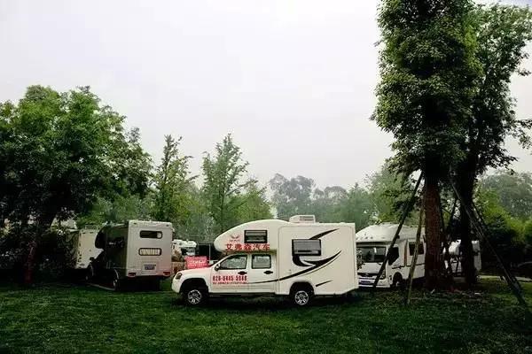 四川房车露营,川藏线上最火的房车露营基地