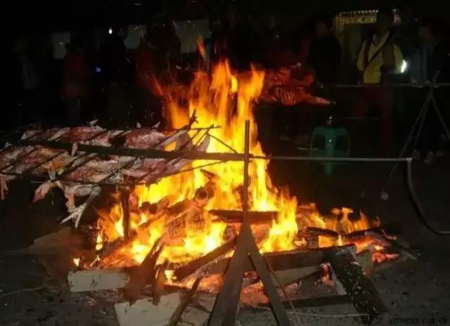 四川房车露营,川藏线上最火的房车露营基地