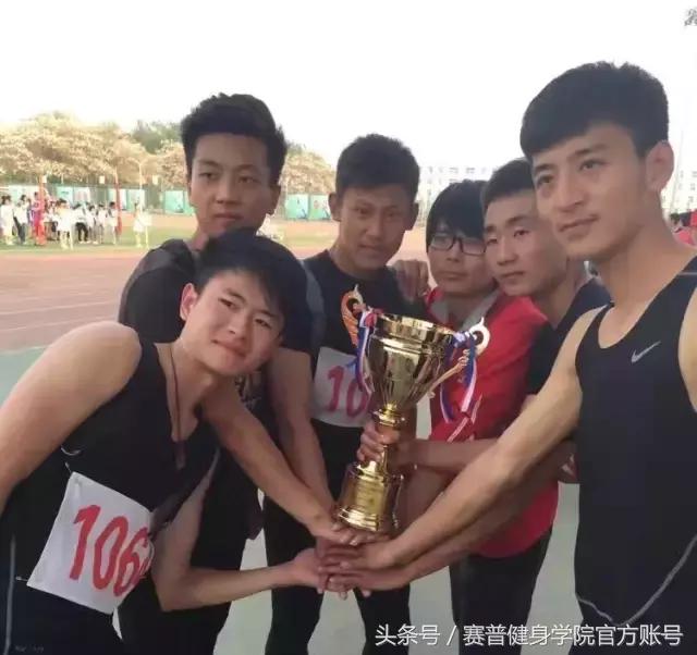 别人羡慕他的八块腹肌，而他的追求不止于此……