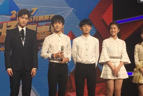 鹿晗踢足球王嘉尔,鹿晗踢足球陈赫