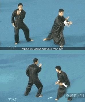 看我真功夫,轻轻一摸,就能打到你吐奶