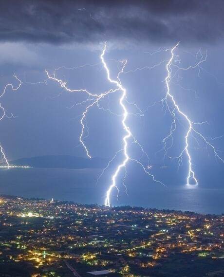 天气打雷时能开空调吗,下雨打雷的天气能开空调吗
