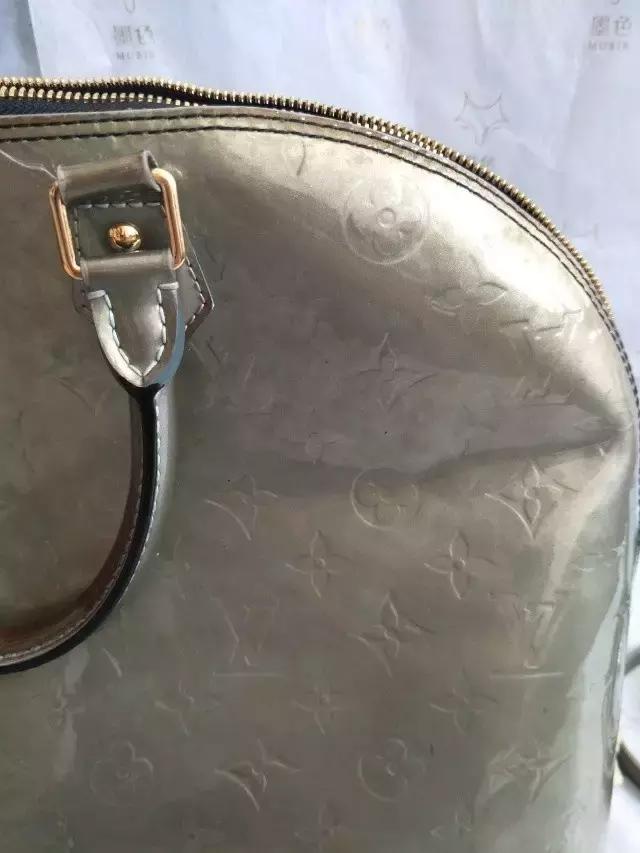 漆皮是不是很硬的,漆皮是人造革吗