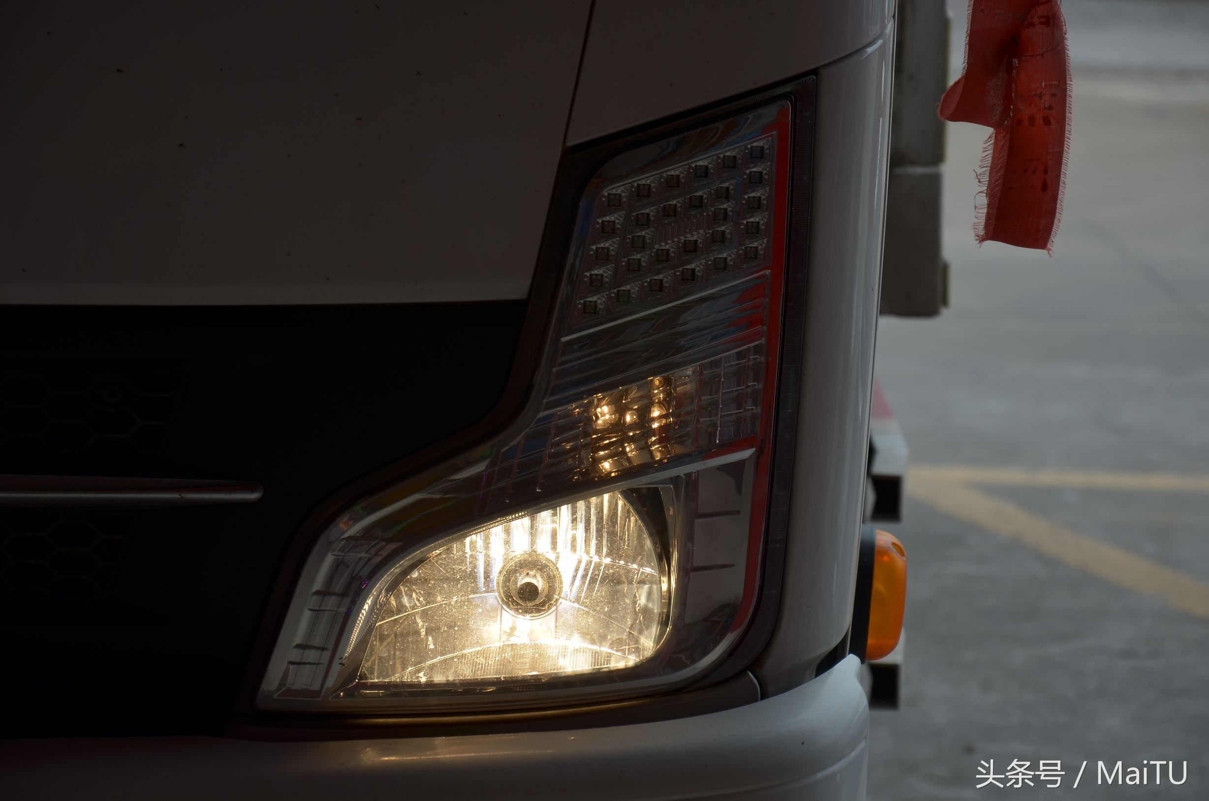 很多老司机都说货车的灯光会害死人，那是他们因为没有按套路来搞