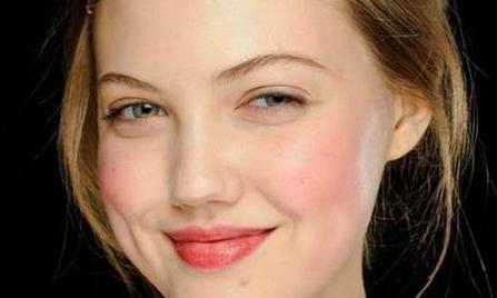 修复红血丝,眼睛痒有血丝还很红用什么眼药水