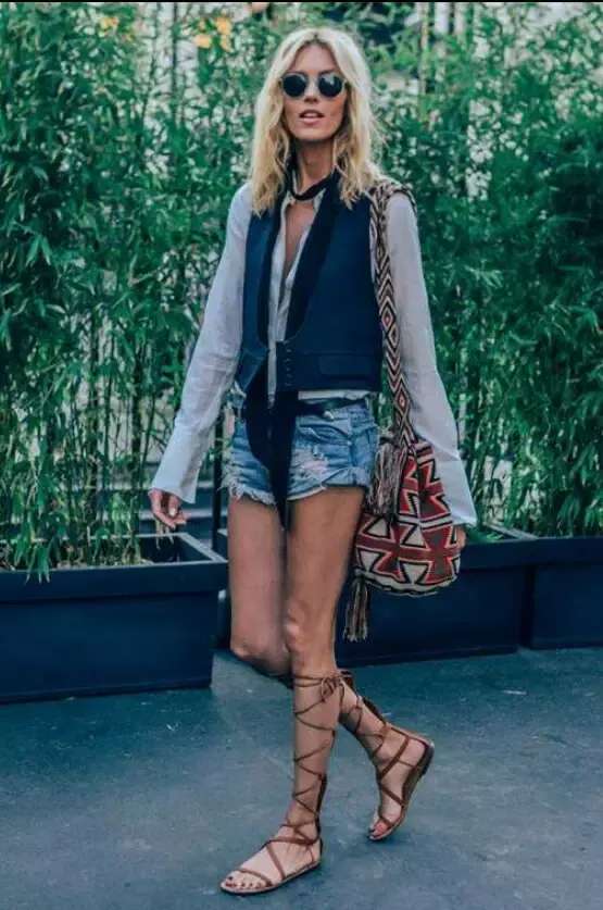 夏季牛仔短裤修饰身材,牛仔短裤怎么秀腿