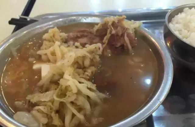 青岛好吃不贵的美食,青岛排名第一排骨米饭