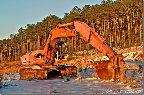 三一七五挖掘机更换安全阀芯视频,挖掘机更换主阀有哪些要注意的