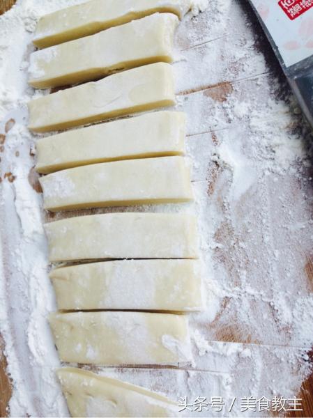 油酥和面炸油条,炸脆皮油条凉水和面