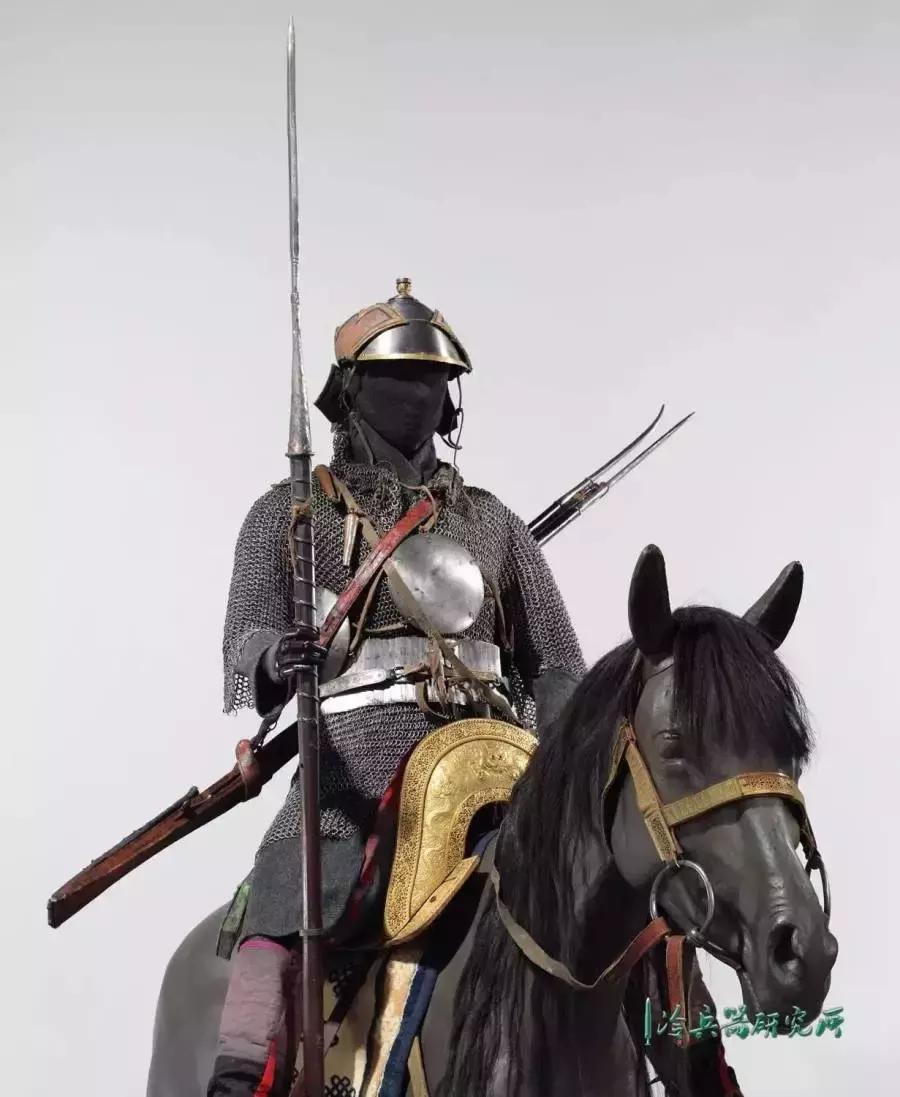 *藏西**宗教活动最特殊的祭品:传统盔甲、马铠和*器武**