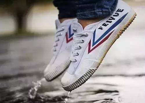 别乱作妖了～买一双经典的小白鞋～百搭又舒服