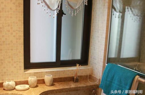 窗户贴膜和装窗帘哪个好，浅谈装修中二者优缺点